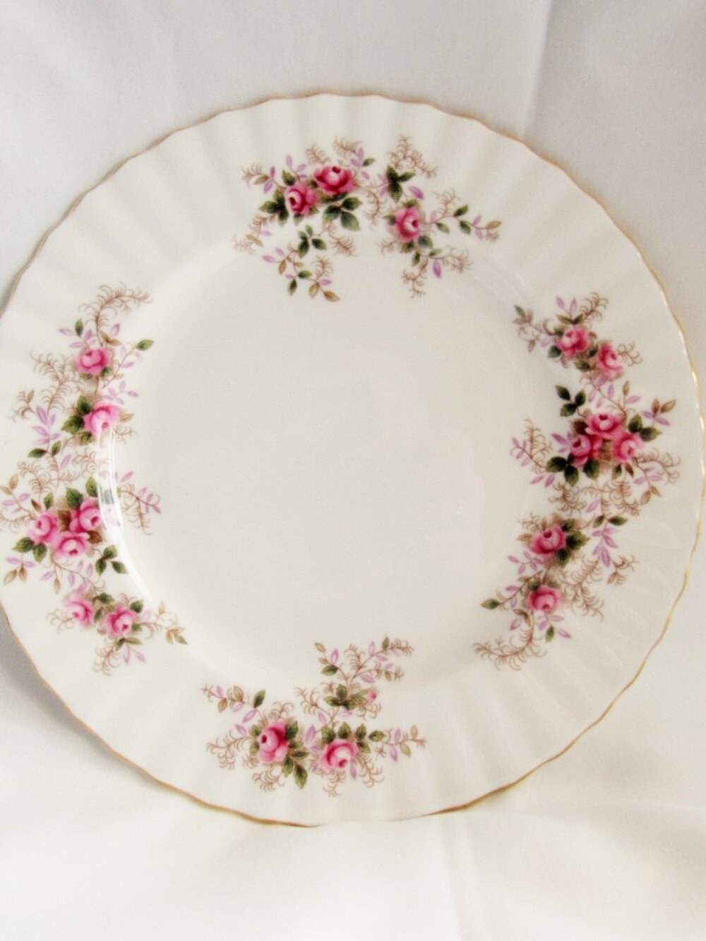 Royal Albert Lavender Rose 8 1/8" Salad Plate Gold gilt Trim Bone China   D649-2